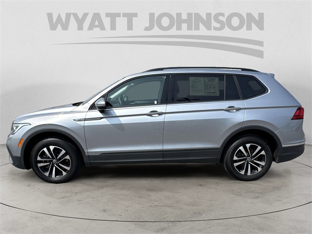 Vehicle image 8 of 35
