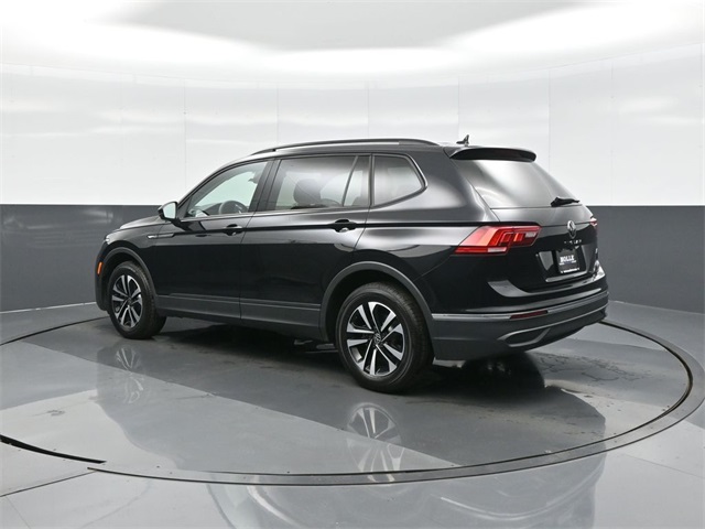 Vehicle image 7 of 33
