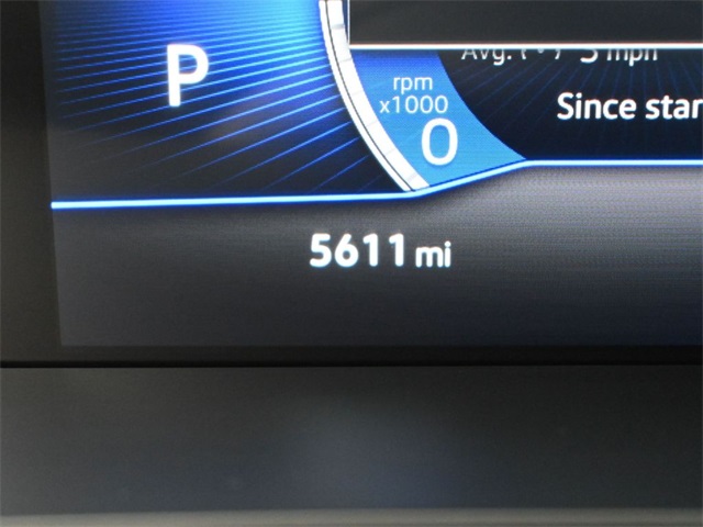 Vehicle image 17 of 33