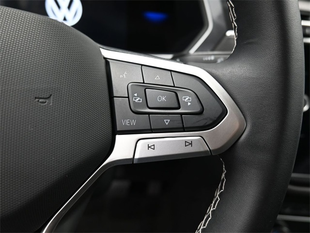 Vehicle image 16 of 33