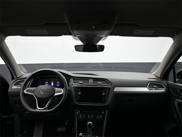 Vehicle image 23 of 33