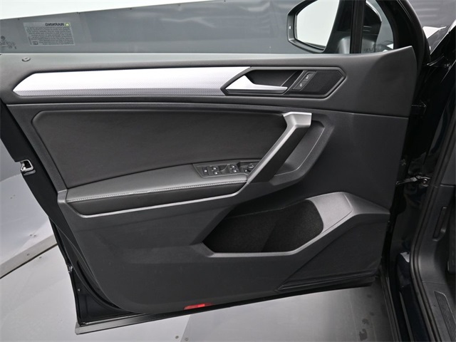 Vehicle image 10 of 33