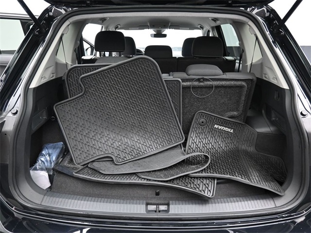 Vehicle image 27 of 33