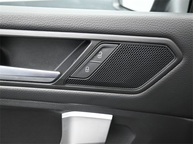Vehicle image 12 of 33