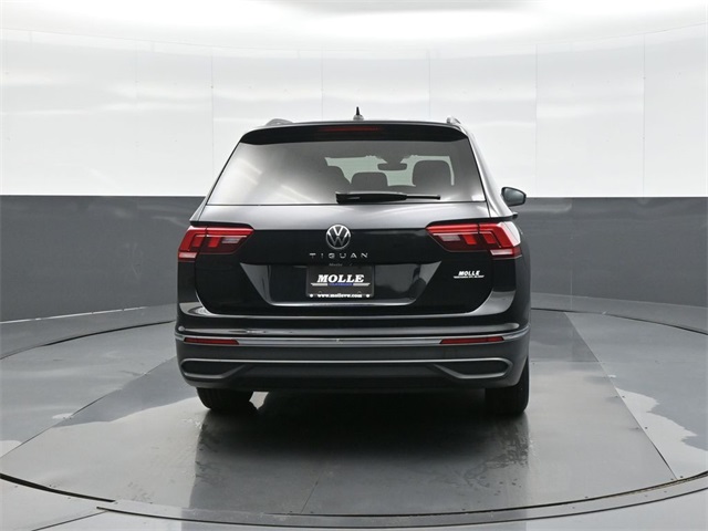 Vehicle image 6 of 33
