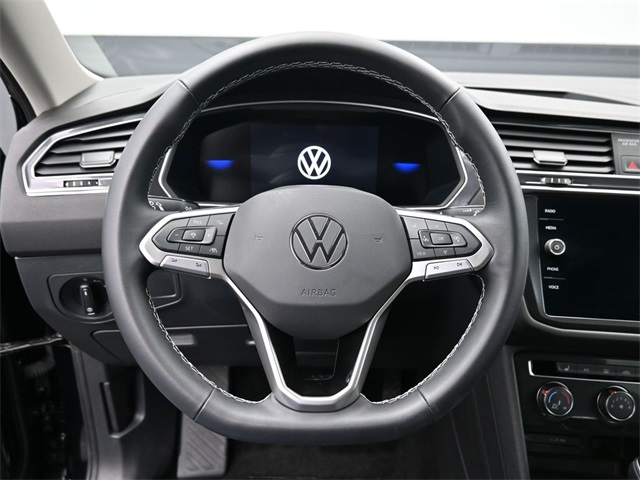 Vehicle image 14 of 33