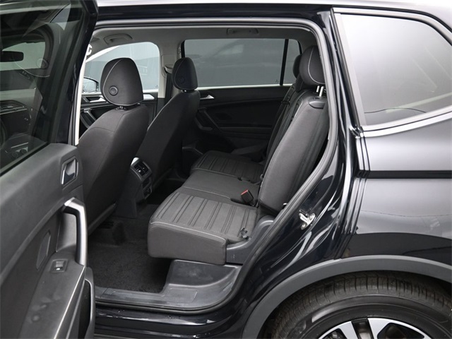 Vehicle image 24 of 33