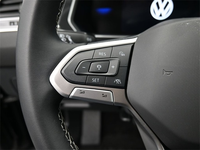 Vehicle image 15 of 33