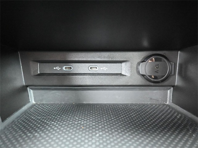 Vehicle image 21 of 33