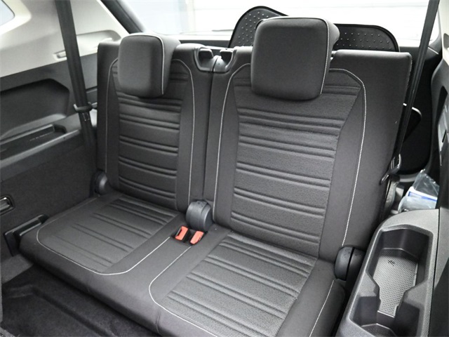 Vehicle image 26 of 33