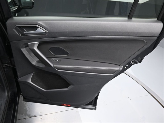 Vehicle image 29 of 33