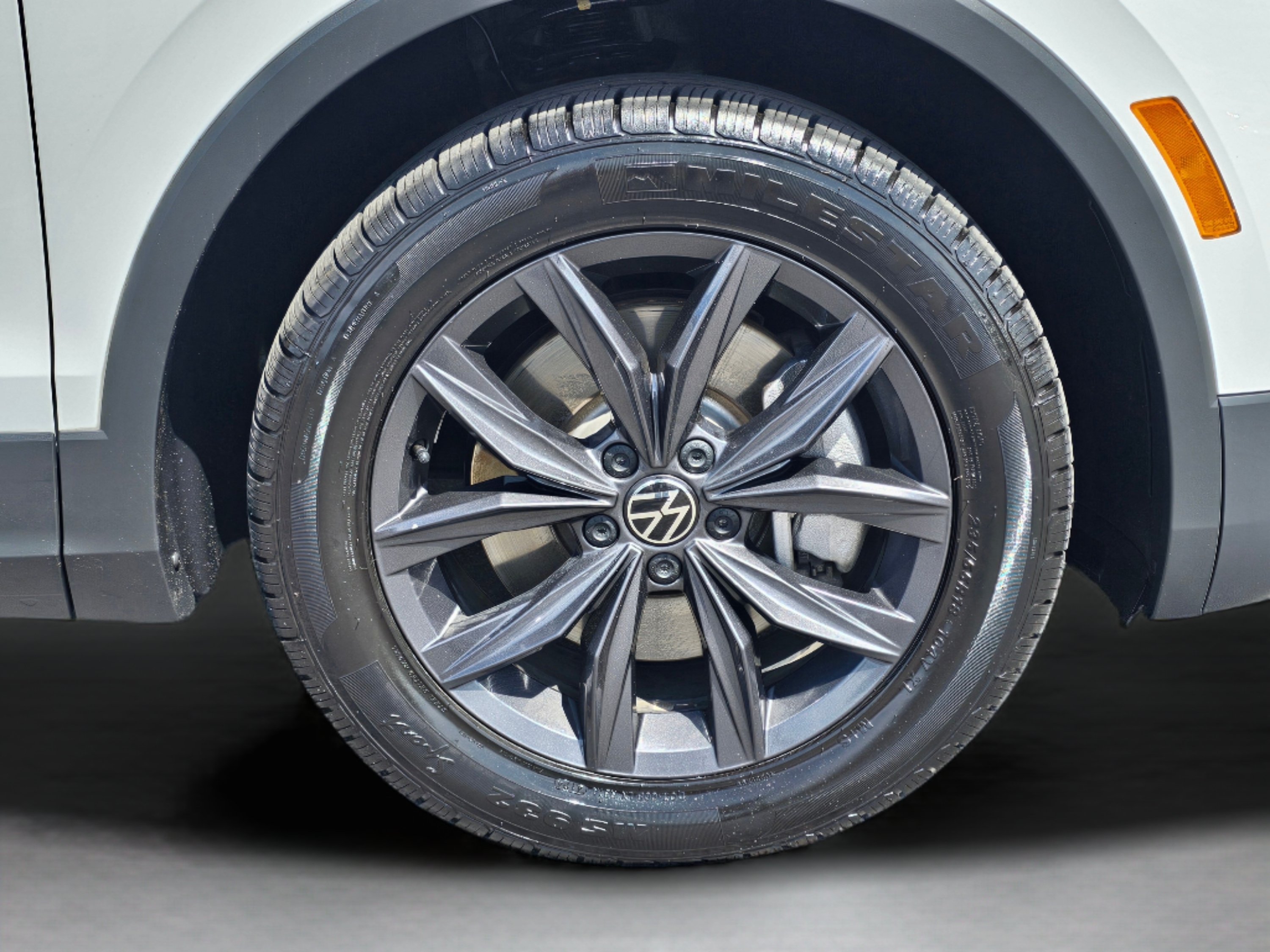 2024 Volkswagen Tiguan SE Image 8 of 30