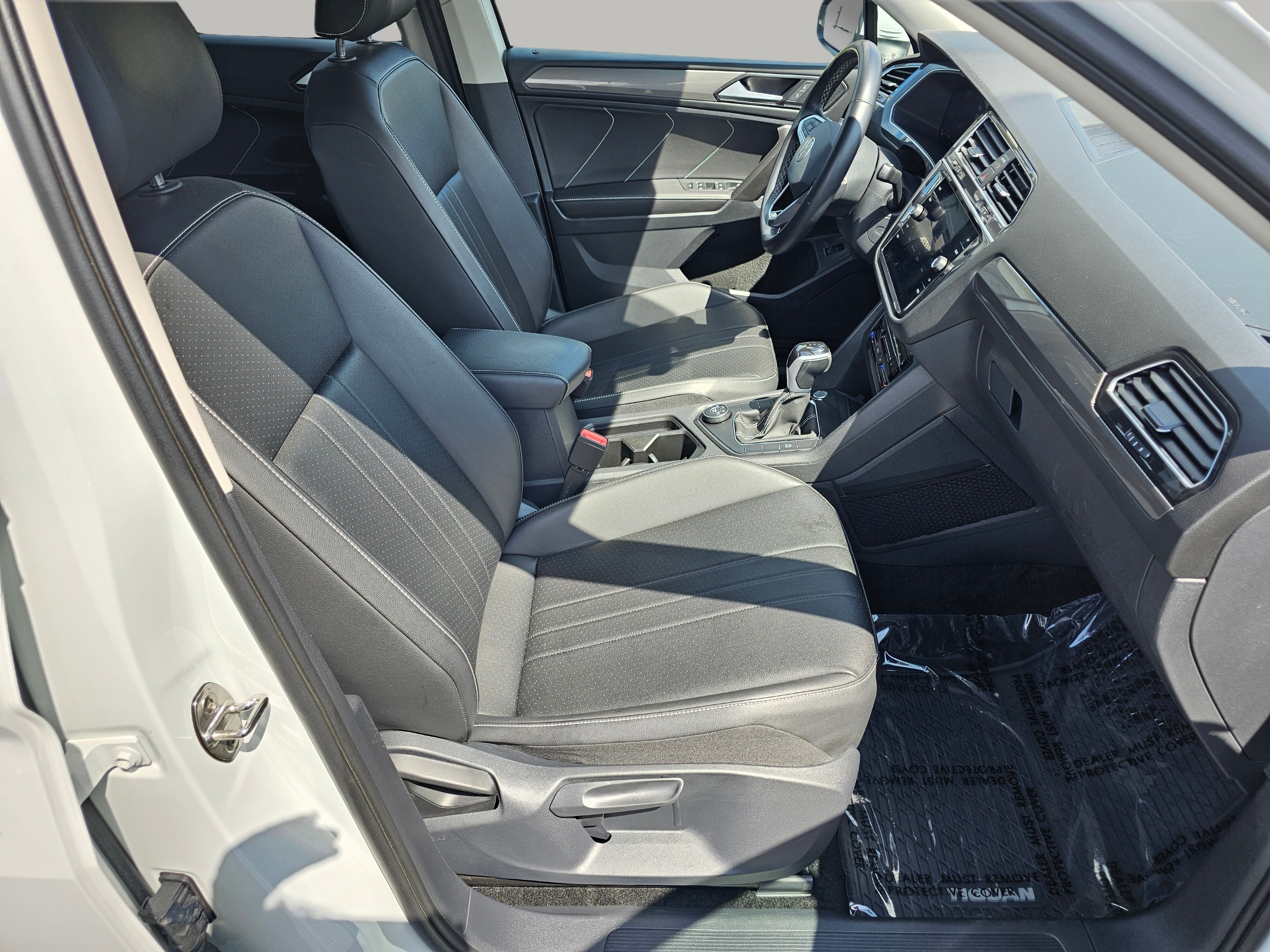 2024 Volkswagen Tiguan SE Image 11 of 30