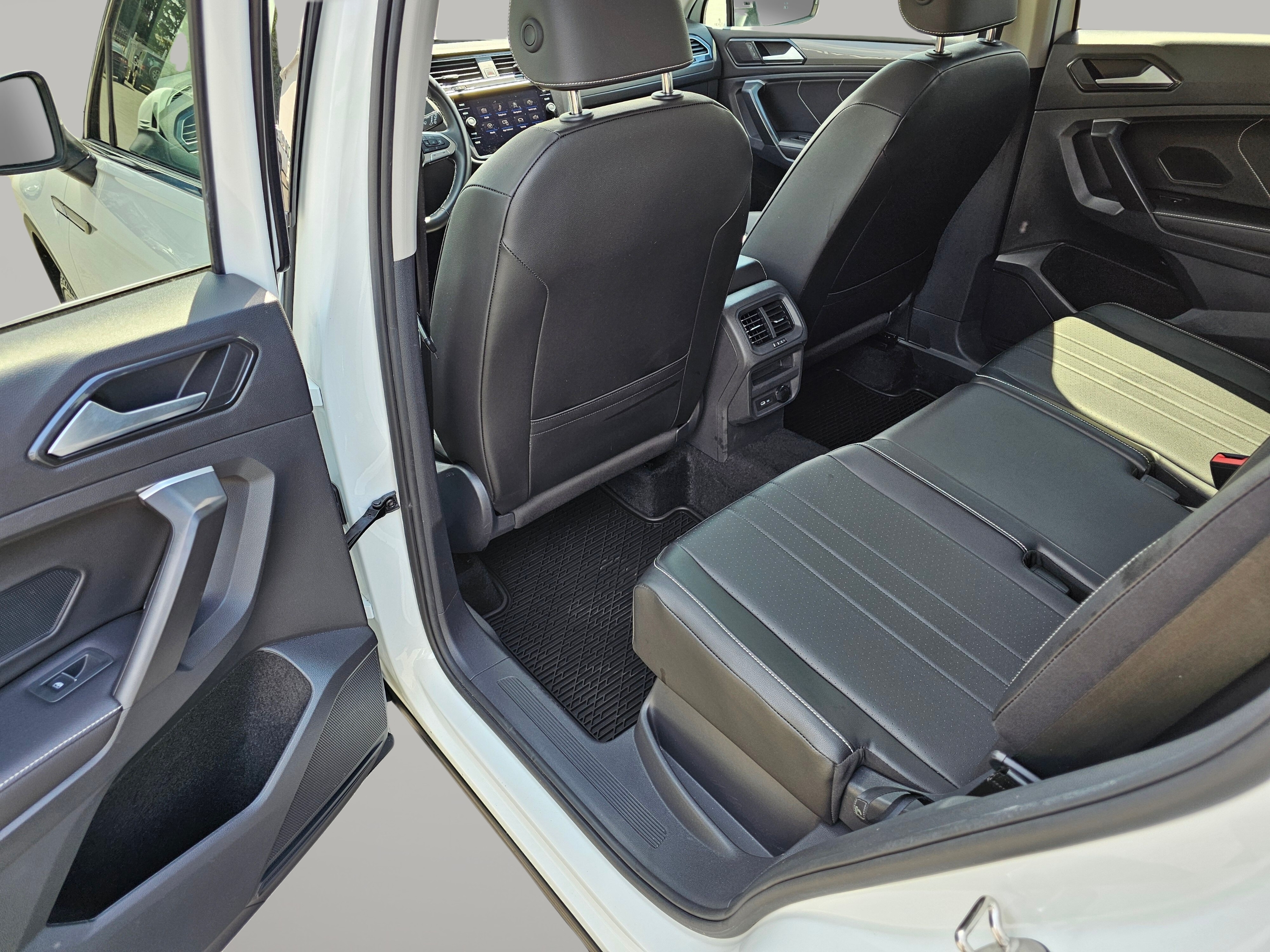 2024 Volkswagen Tiguan SE Image 13 of 30