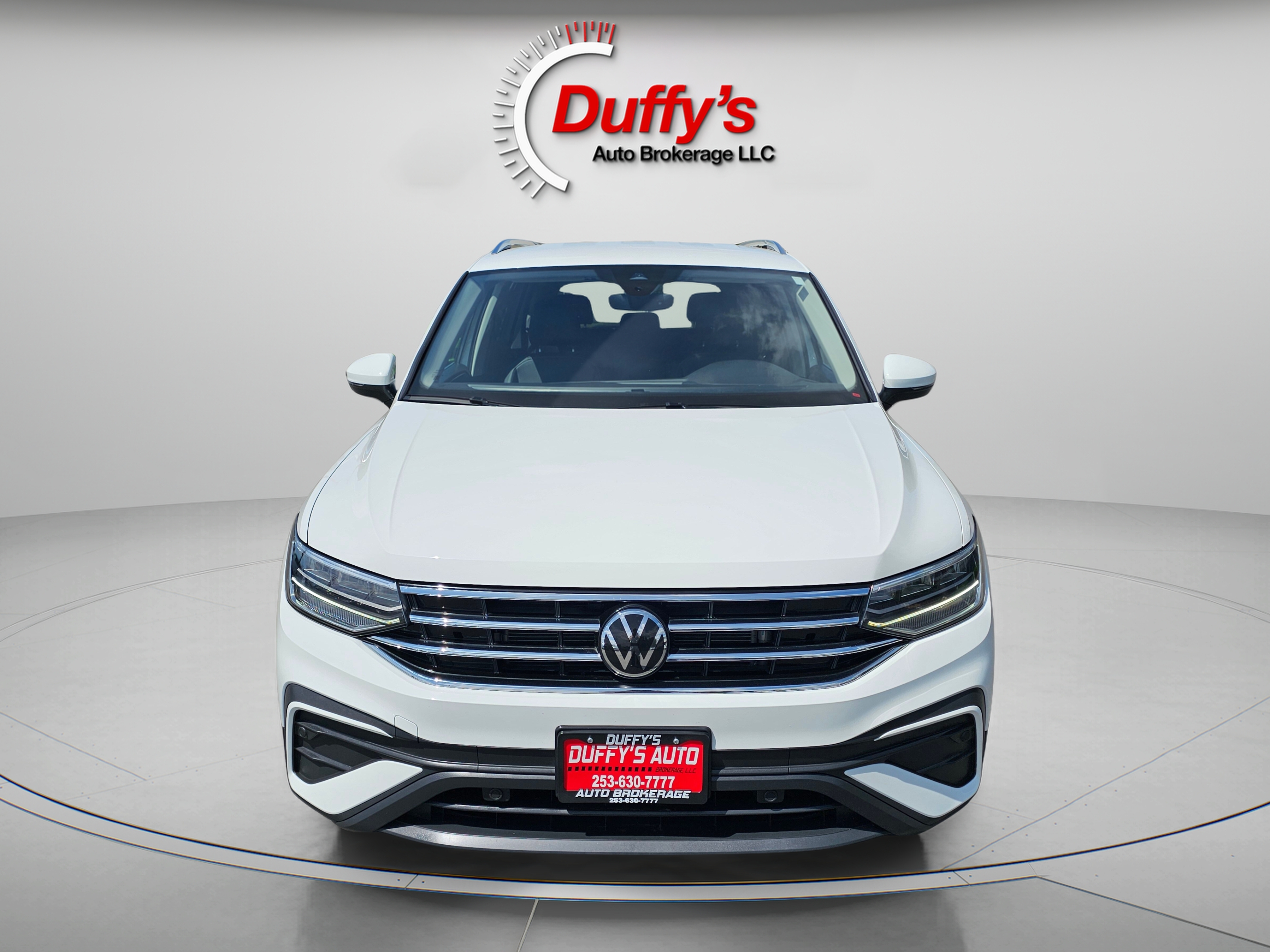 2024 Volkswagen Tiguan SE Image 2 of 30