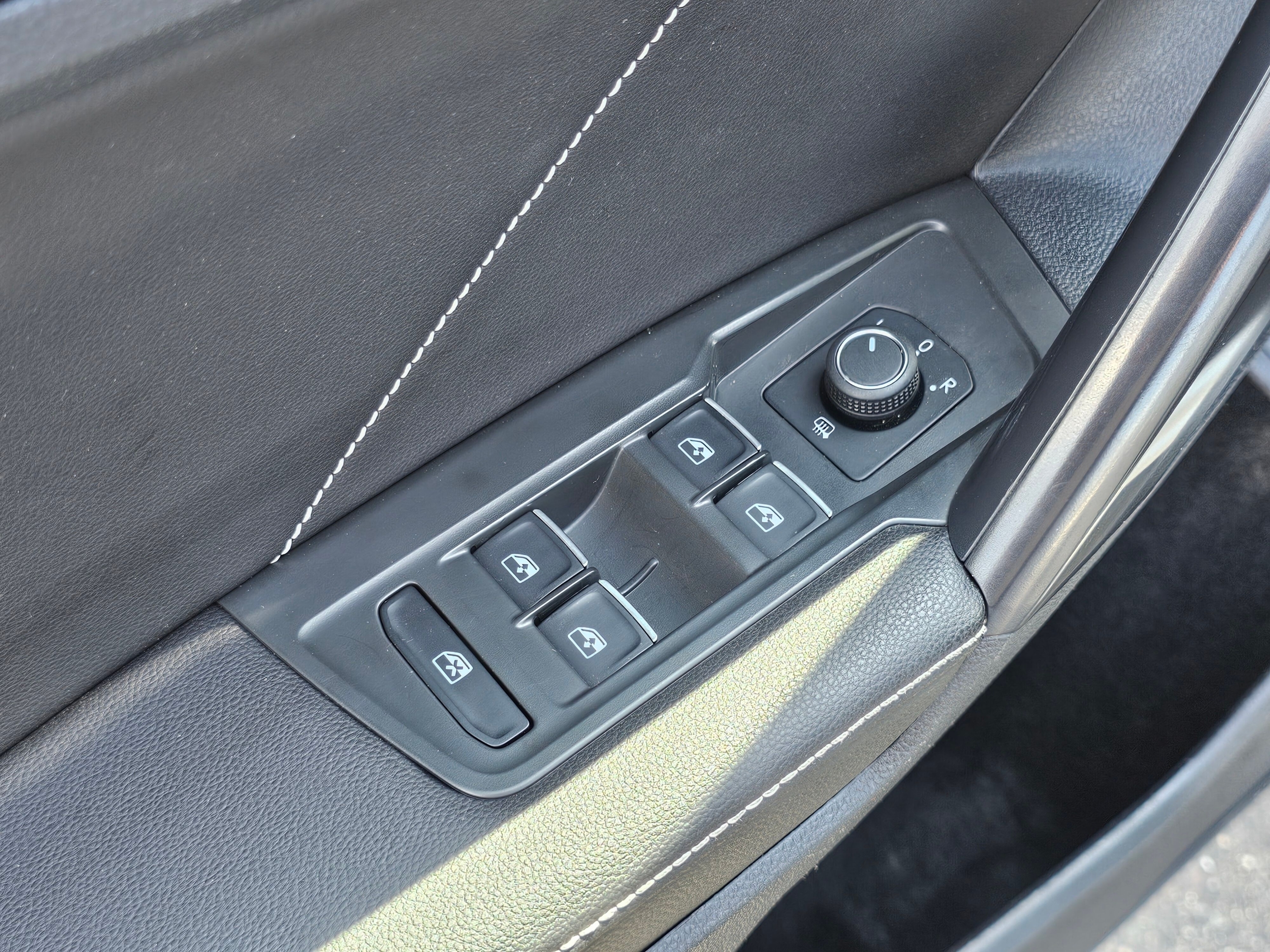 2024 Volkswagen Tiguan SE Image 26 of 30