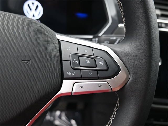 Vehicle image 17 of 35