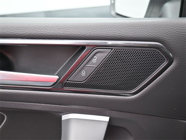 Vehicle image 13 of 35