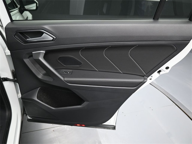 Vehicle image 32 of 35