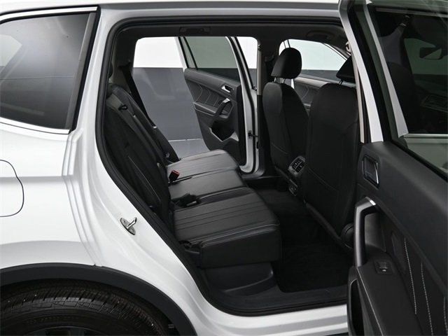 Vehicle image 31 of 35