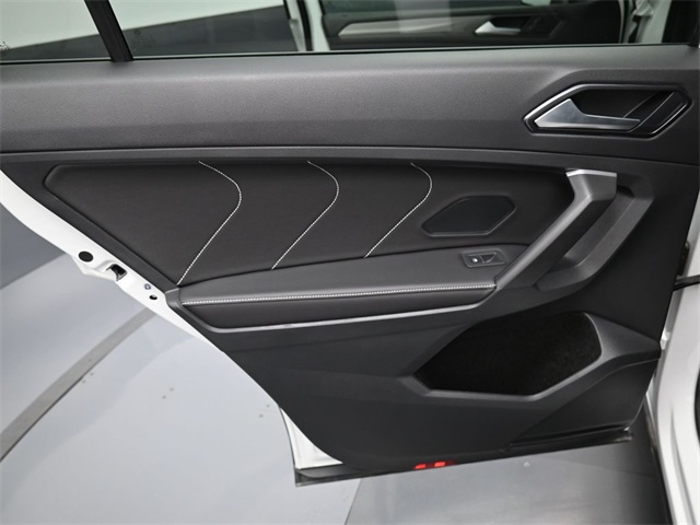 Vehicle image 28 of 35