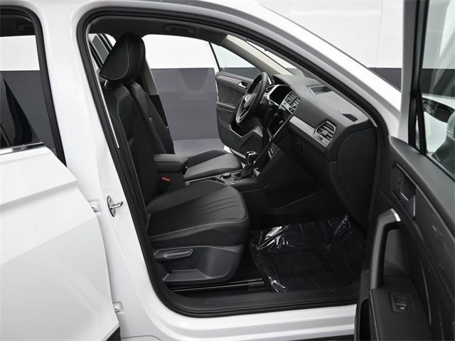Vehicle image 33 of 35