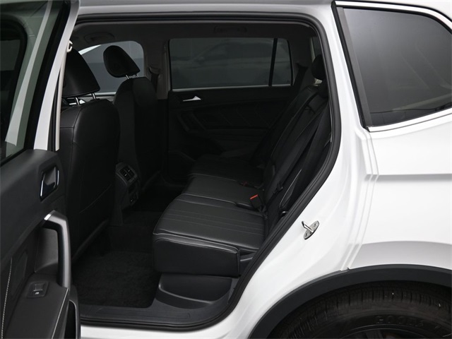 Vehicle image 27 of 35