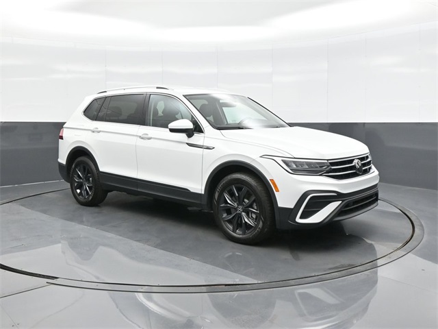Vehicle image 3 of 35