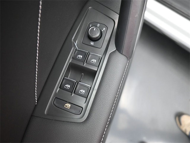 Vehicle image 12 of 35