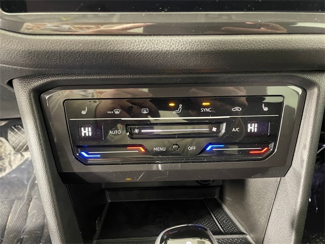 Vehicle image 21 of 24