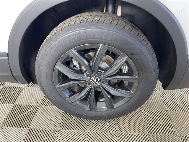 Vehicle image 8 of 24