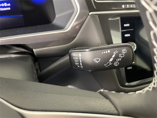 Vehicle image 22 of 24