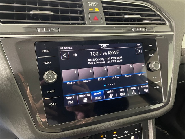 Vehicle image 14 of 24
