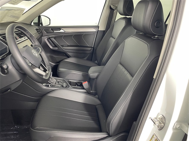 Vehicle image 10 of 24