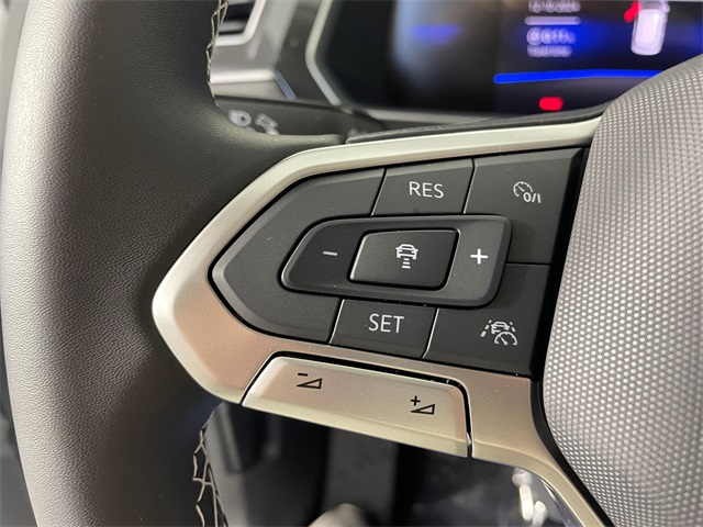 Vehicle image 19 of 24