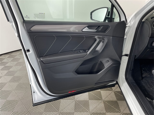 Vehicle image 16 of 24