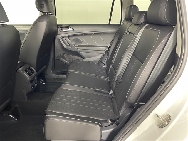 Vehicle image 11 of 24
