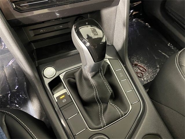 Vehicle image 15 of 24