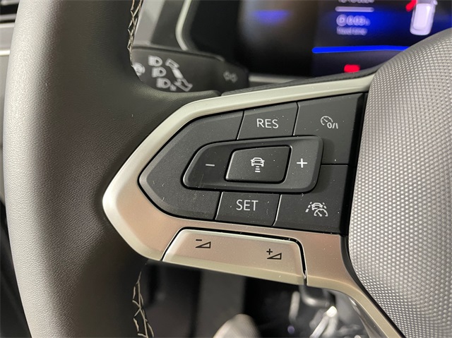 Vehicle image 14 of 25