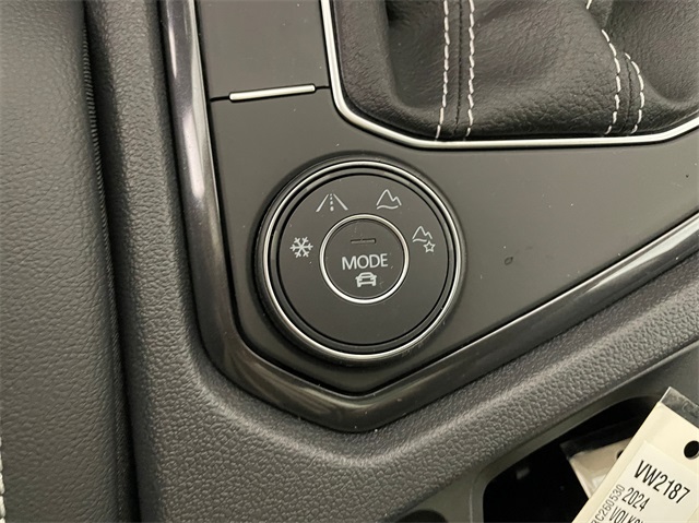 Vehicle image 18 of 25