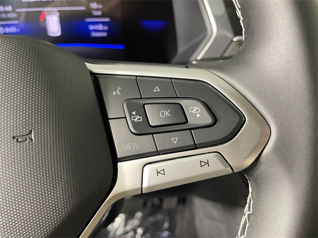Vehicle image 13 of 25