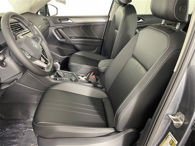 Vehicle image 8 of 25