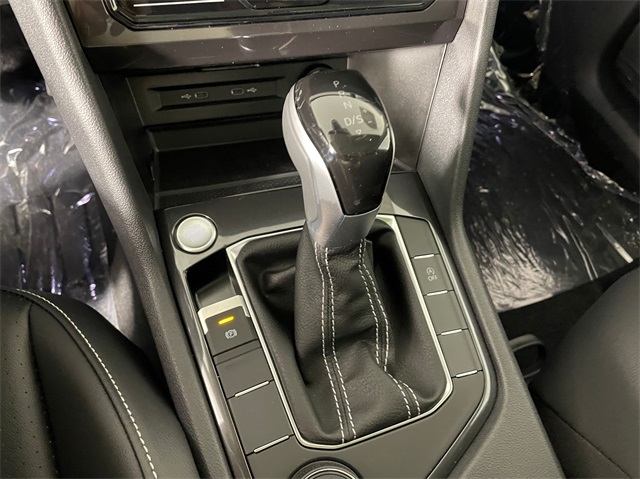 Vehicle image 17 of 25
