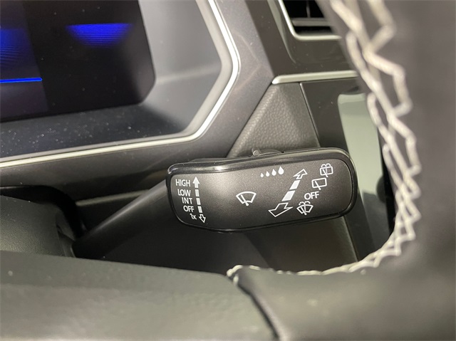 Vehicle image 16 of 25