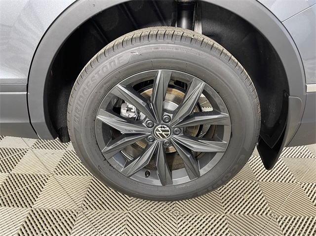 Vehicle image 24 of 25
