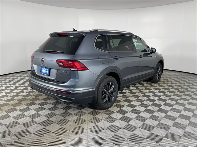 Vehicle image 4 of 25