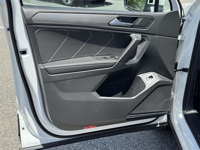 Vehicle image 16 of 19