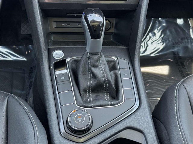 Vehicle image 15 of 19