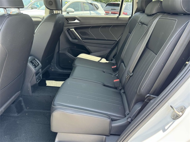 Vehicle image 9 of 19