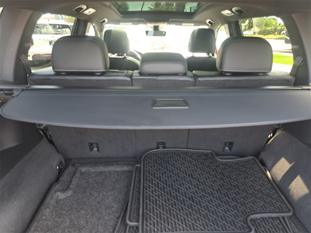Vehicle image 25 of 28